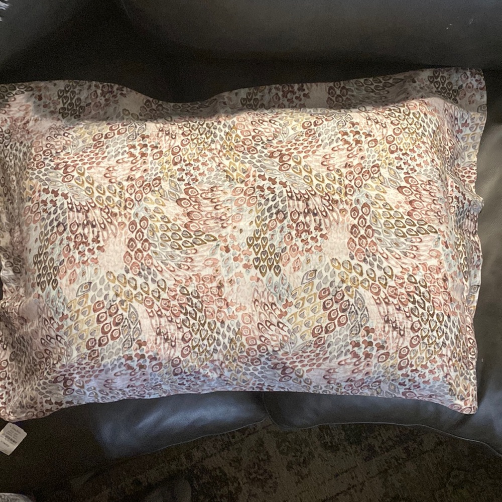 Togas Floral Standard Pillow Sham NWT 
100% Eucalyptus fiber Sensotex®
TC 300